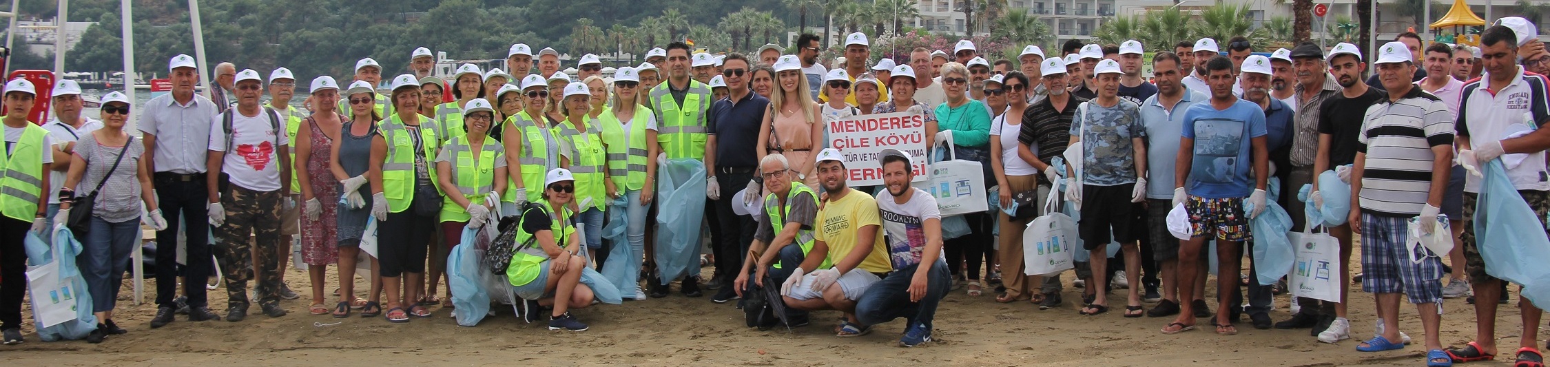 Menderes’te Plaj Temizliği