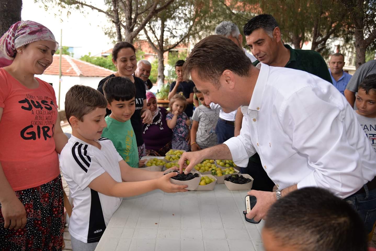 Menemen’in ilk “Organik Köy Pazarı” açıldı