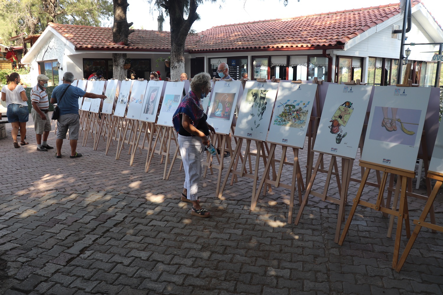 Ödüllü karikatürler ile mizah Karaburun’da