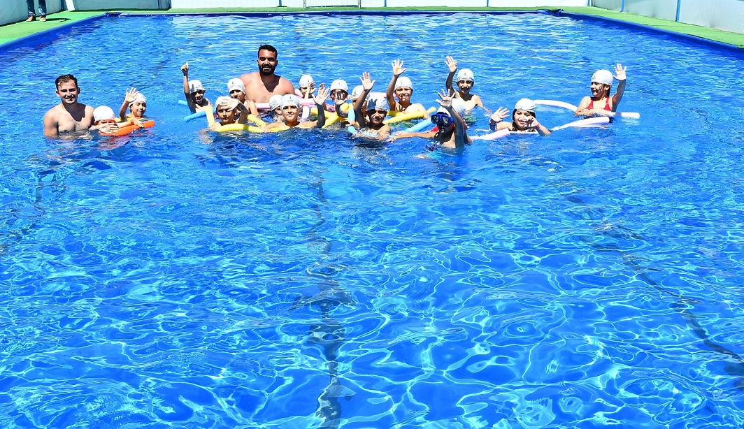 İzmir'de 7 portatif havuz birden!