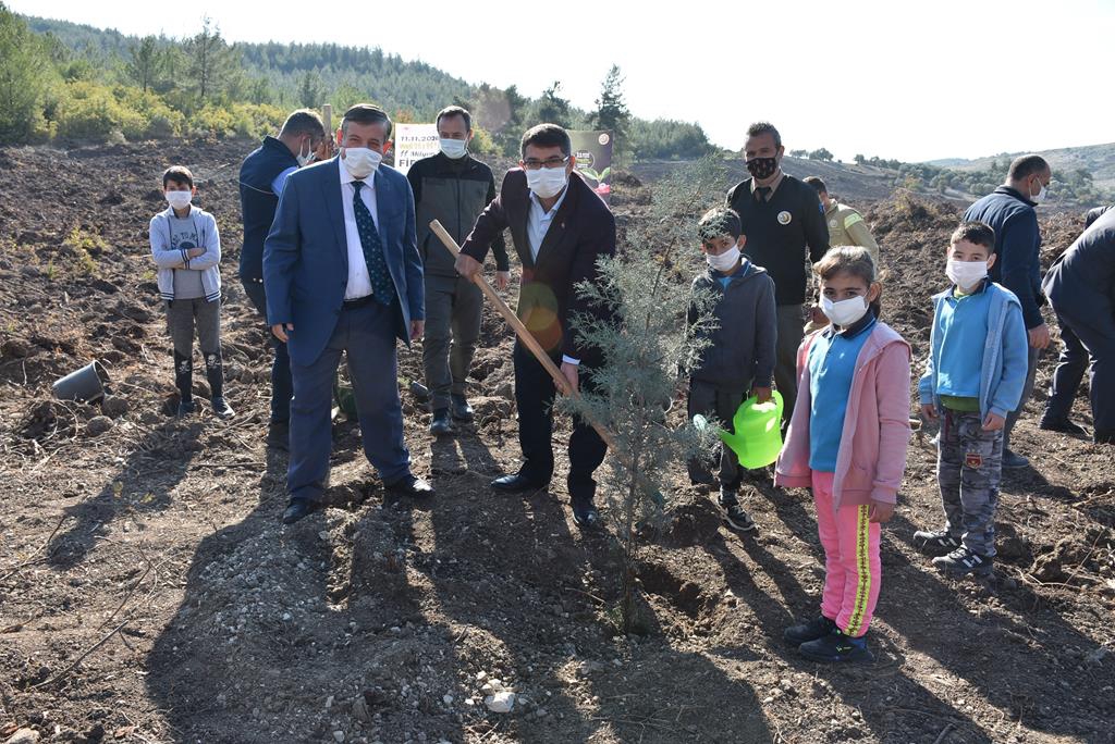 ŞEHZADELERDE GELECEĞE NEFES OLACAK FİDANLAR TOPRAKLA BULUŞTU