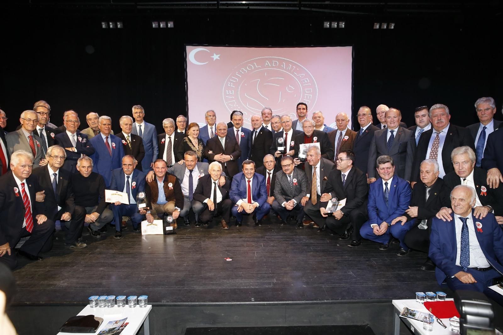 TÜRFAD, futbola emek verenleri yaşarken ödüllendirdi